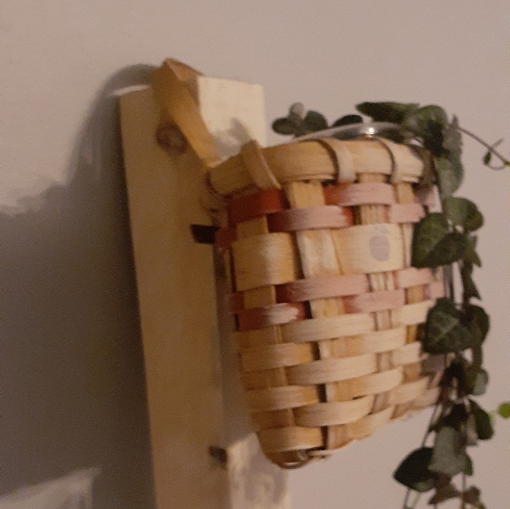 Small wall wicker basket - Picture 2 of 2